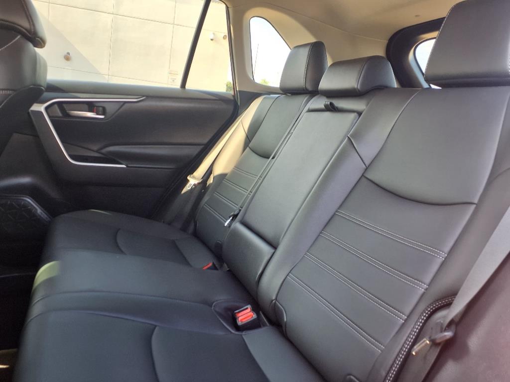 2023 Toyota RAV4 XLE Premium photo 5