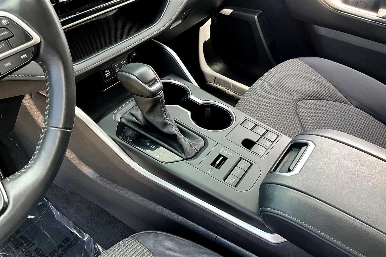 2024 Toyota Highlander LE photo 15