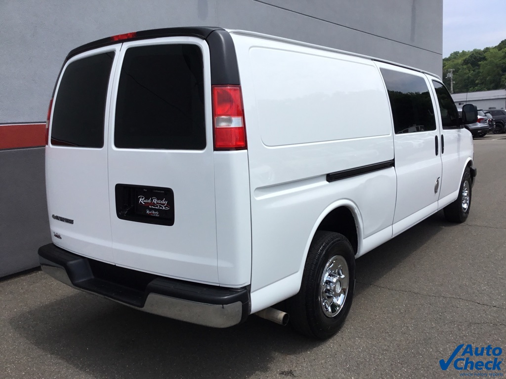 2017 Chevrolet Express 3500 Work Van photo 11