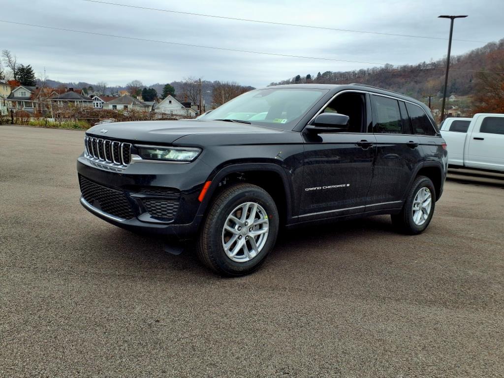 2025 Jeep Grand Cherokee Laredo X photo 2