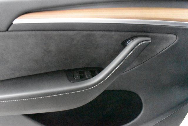 2024 Tesla Model Y Long Range photo 18