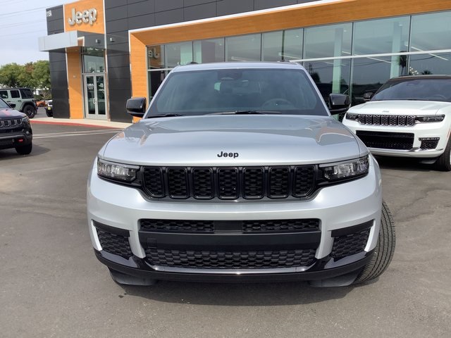 2025 Jeep Grand Cherokee Altitude photo 2