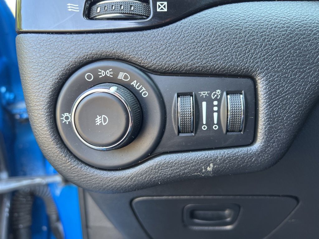 2020 Jeep Cherokee Altitude photo 11