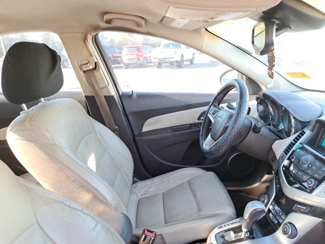 2012 Chevrolet Cruze LTZ photo 2