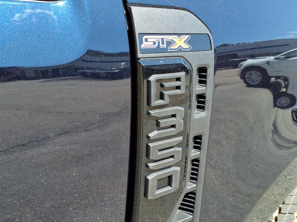 2025 Ford F-350 XL photo 19