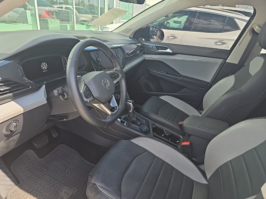 2022 Volkswagen Taos SEL photo 6