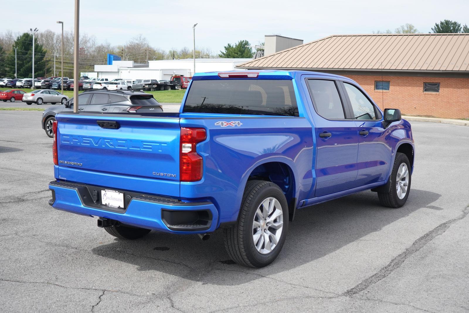 2025 Chevrolet Silverado 1500 Custom photo 3