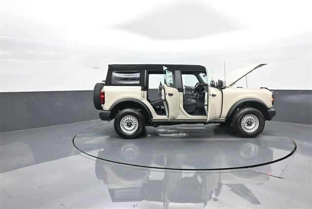 2025 Ford Bronco Base photo 31