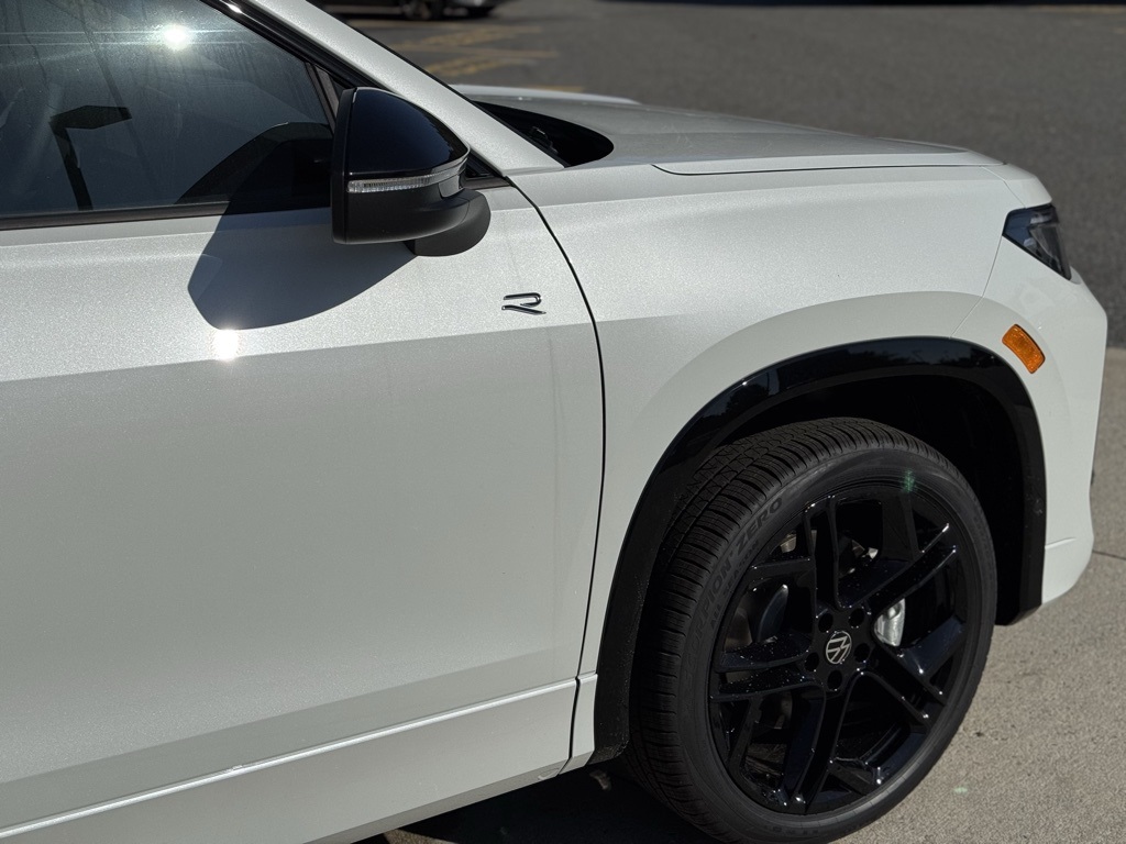 2025 Volkswagen Tiguan SE R-Line Black photo 3