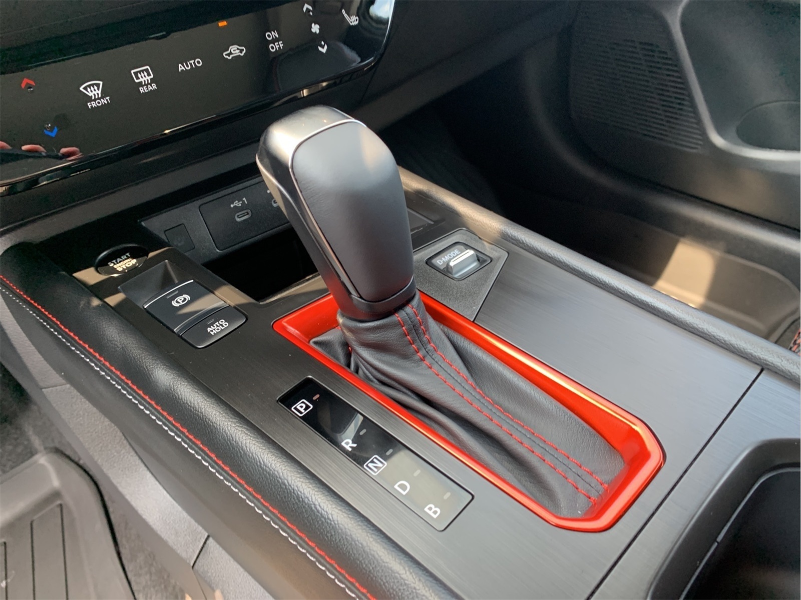 2025 Nissan Kicks SR photo 19