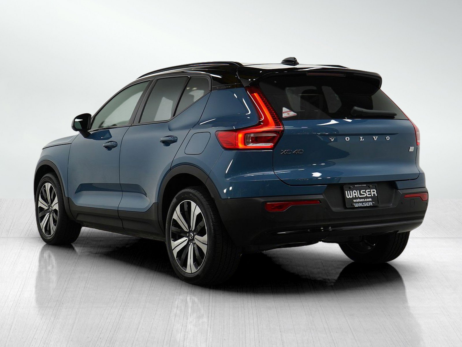 2023 Volvo XC40 Recharge Twin Plus photo 3