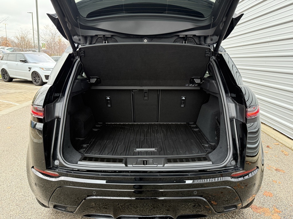 2024 Land Rover Range Rover Evoque Dynamic SE photo 3