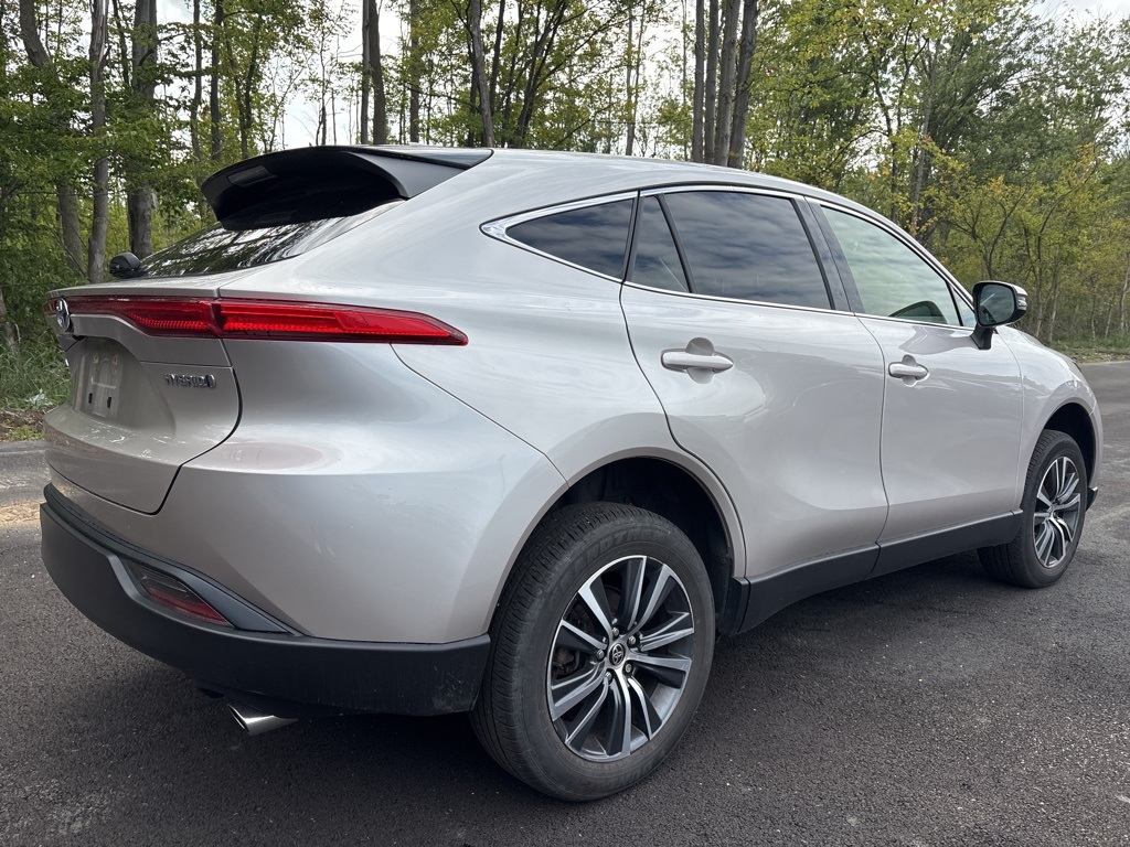 2022 Toyota Venza LE photo 12