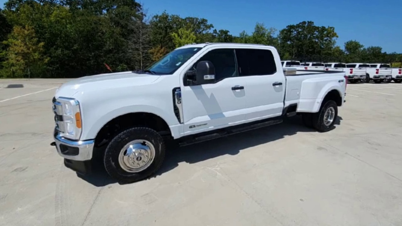 2023 Ford F-350 XLT photo 30