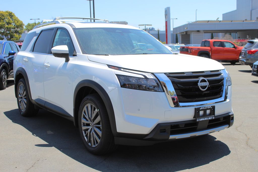 2025 Nissan Pathfinder SL photo 4