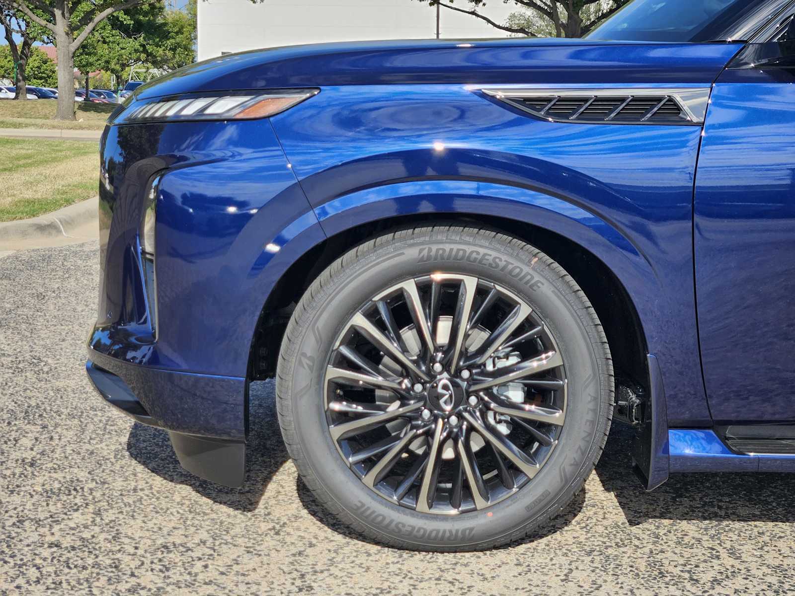 2026 Infiniti QX80 photo 2