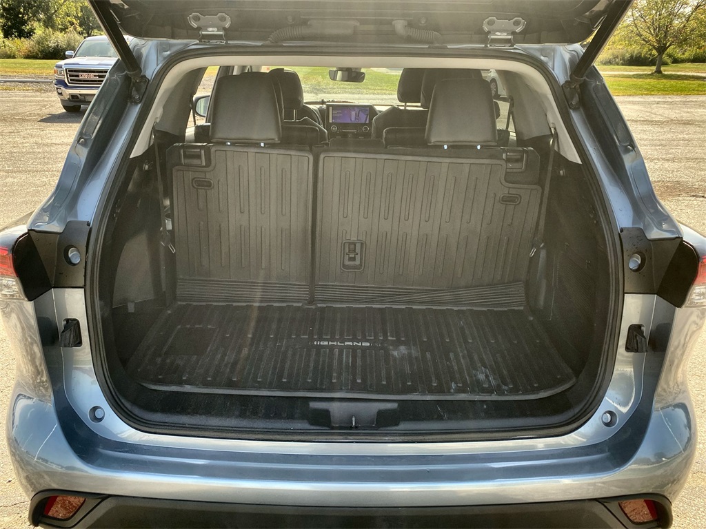 2023 Toyota Highlander XLE photo 18