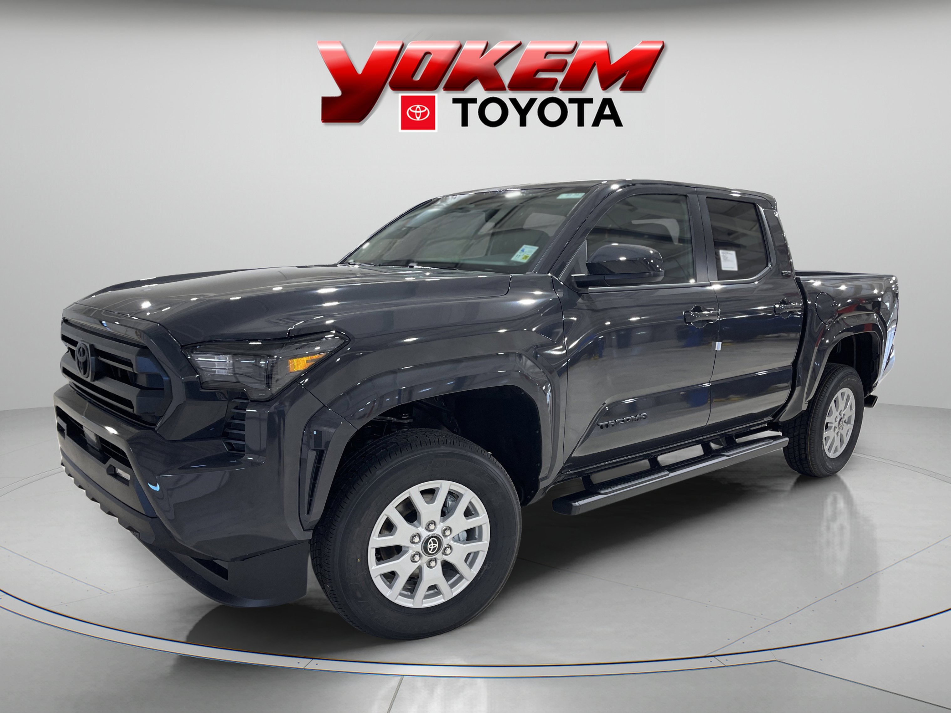 2025 Toyota Tacoma SR5's photo