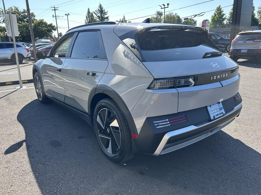 2025 Hyundai Ioniq 5 SE Standard Range photo 7