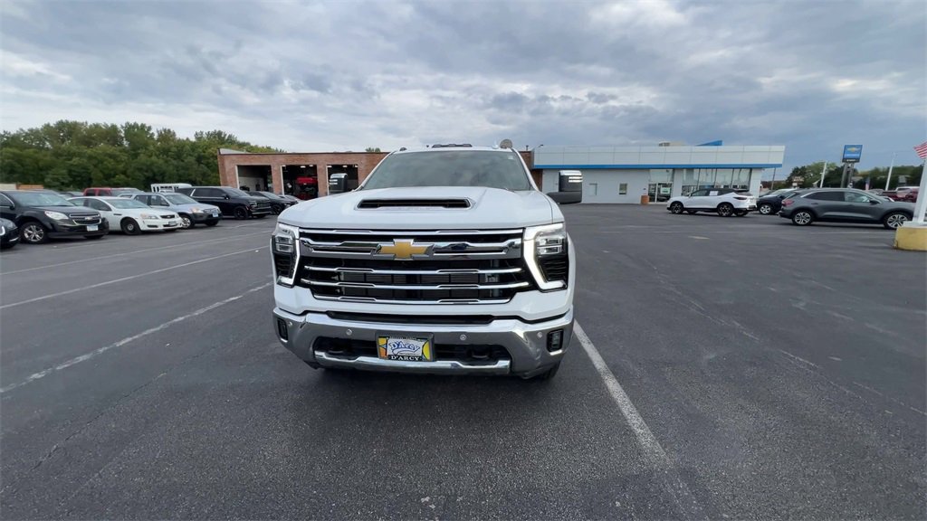 2025 Chevrolet Silverado 3500HD LTZ photo 3