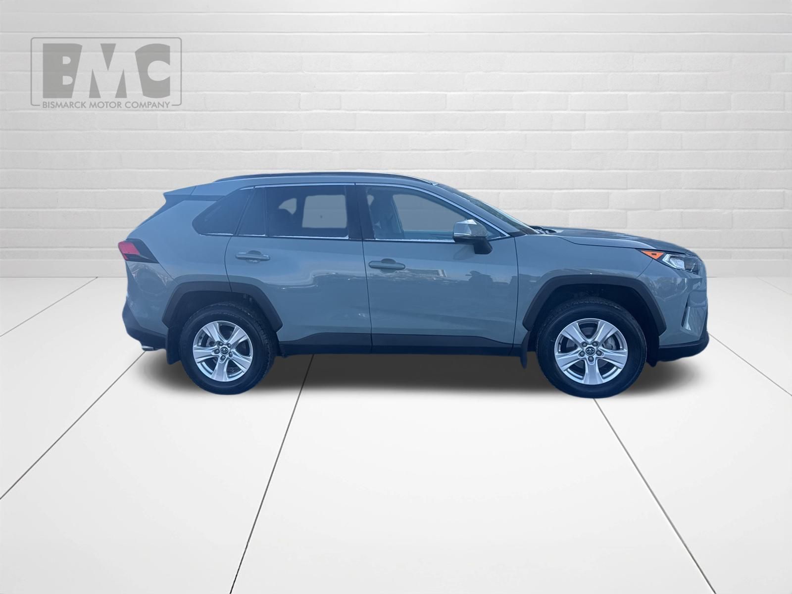 2020 Toyota RAV4 XLE photo 4