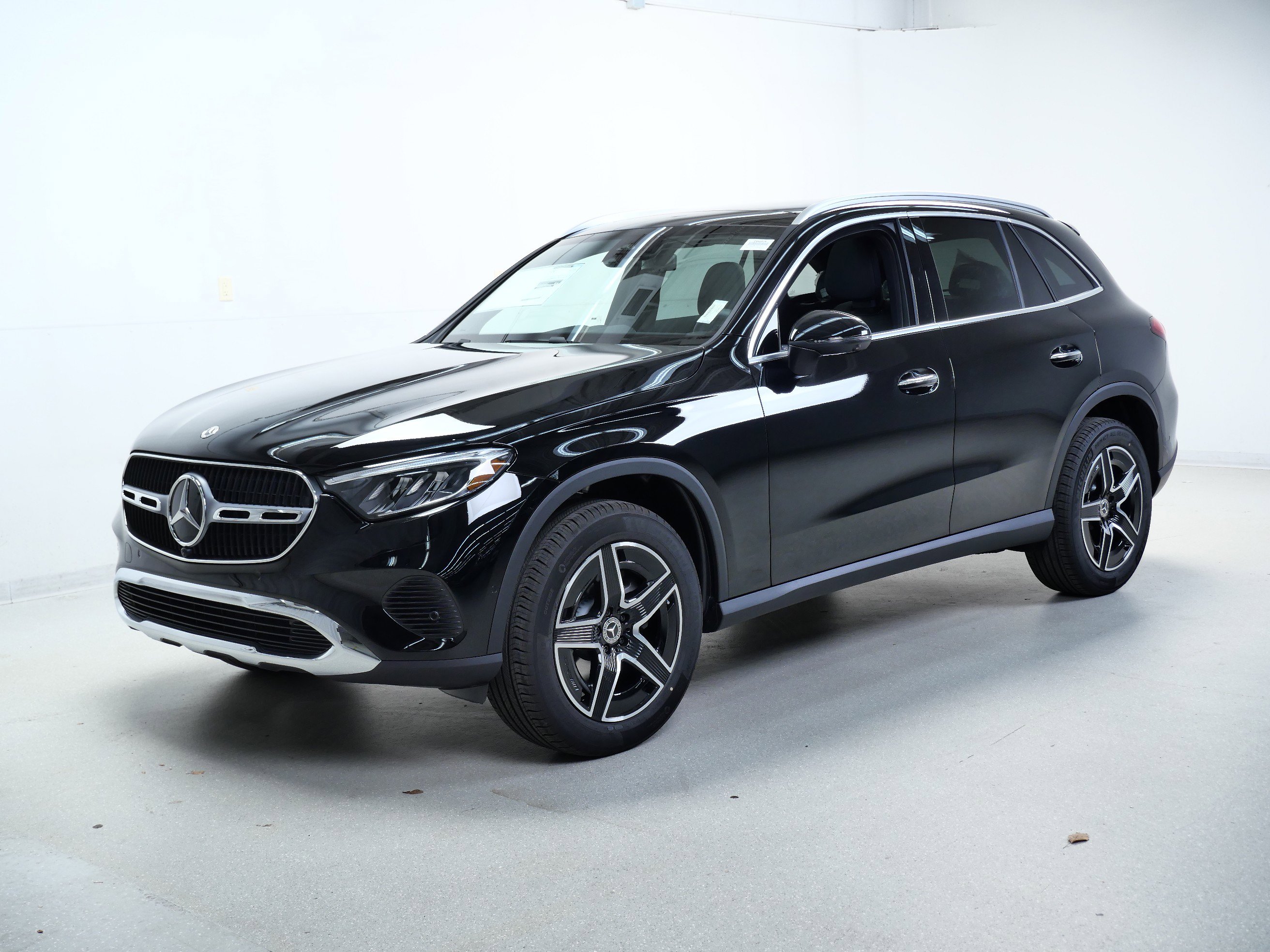 2026 Mercedes Benz GLC 300 4MATIC photo 3