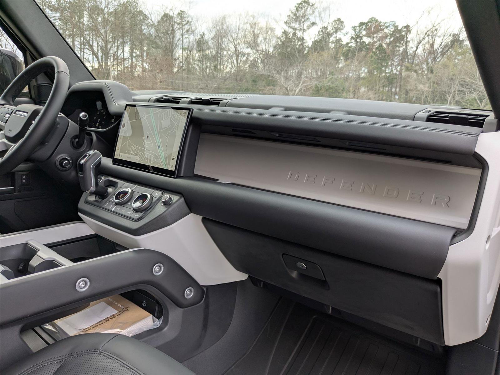 2025 Land Rover Defender 110 X-Dynamic SE photo 36