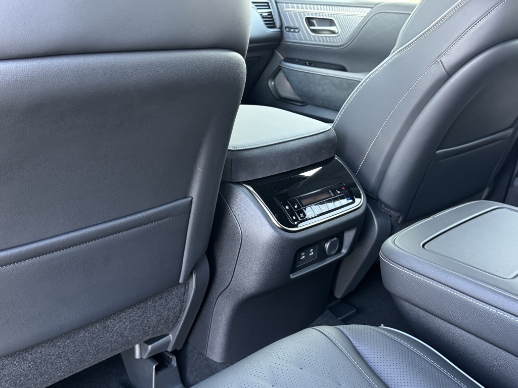 2026 Infiniti QX80 photo 16