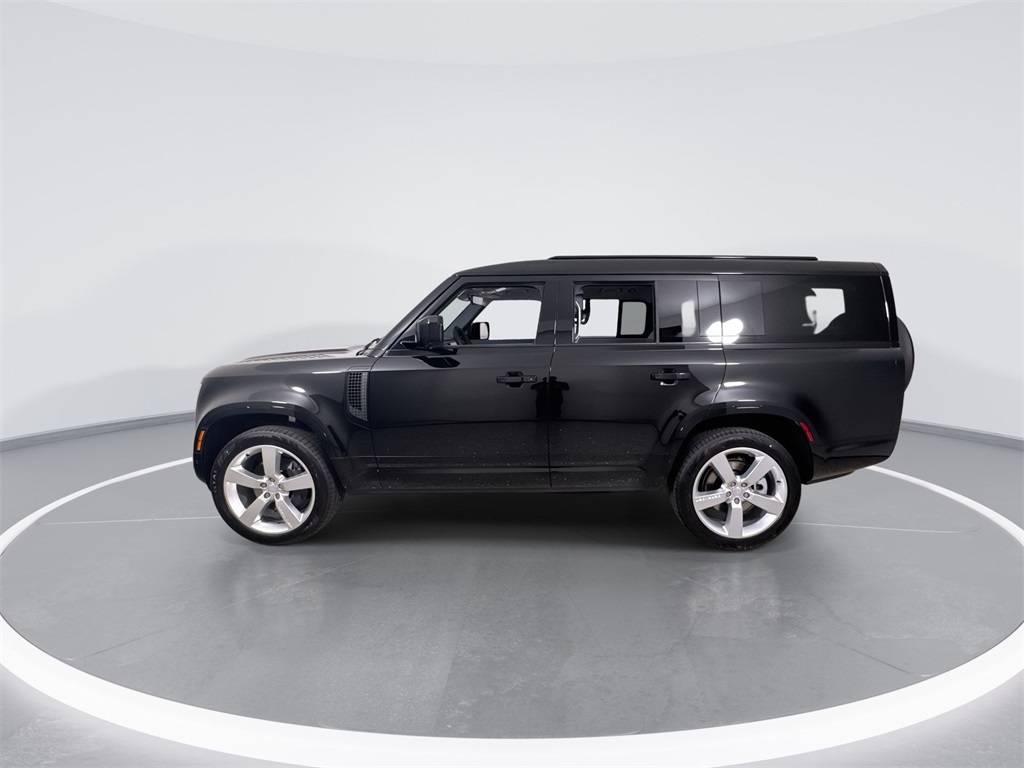 2025 Land Rover Defender 130 X-Dynamic SE photo 4