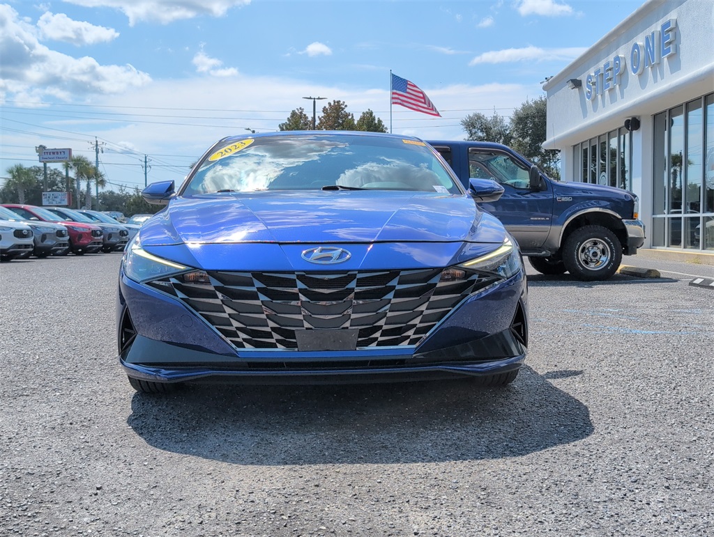 2023 Hyundai Elantra Limited photo 3