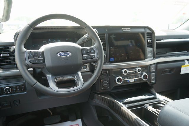 2025 FORD F-250 - Image 32