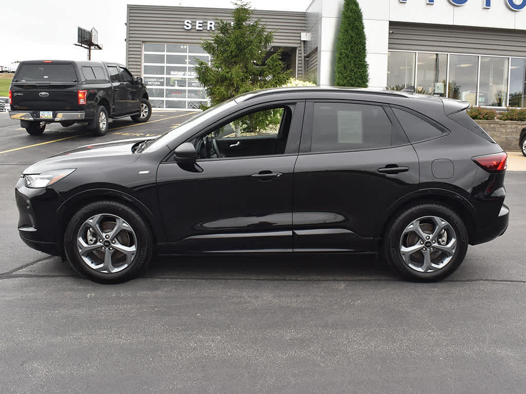 2024 Ford Escape ST-Line photo 2