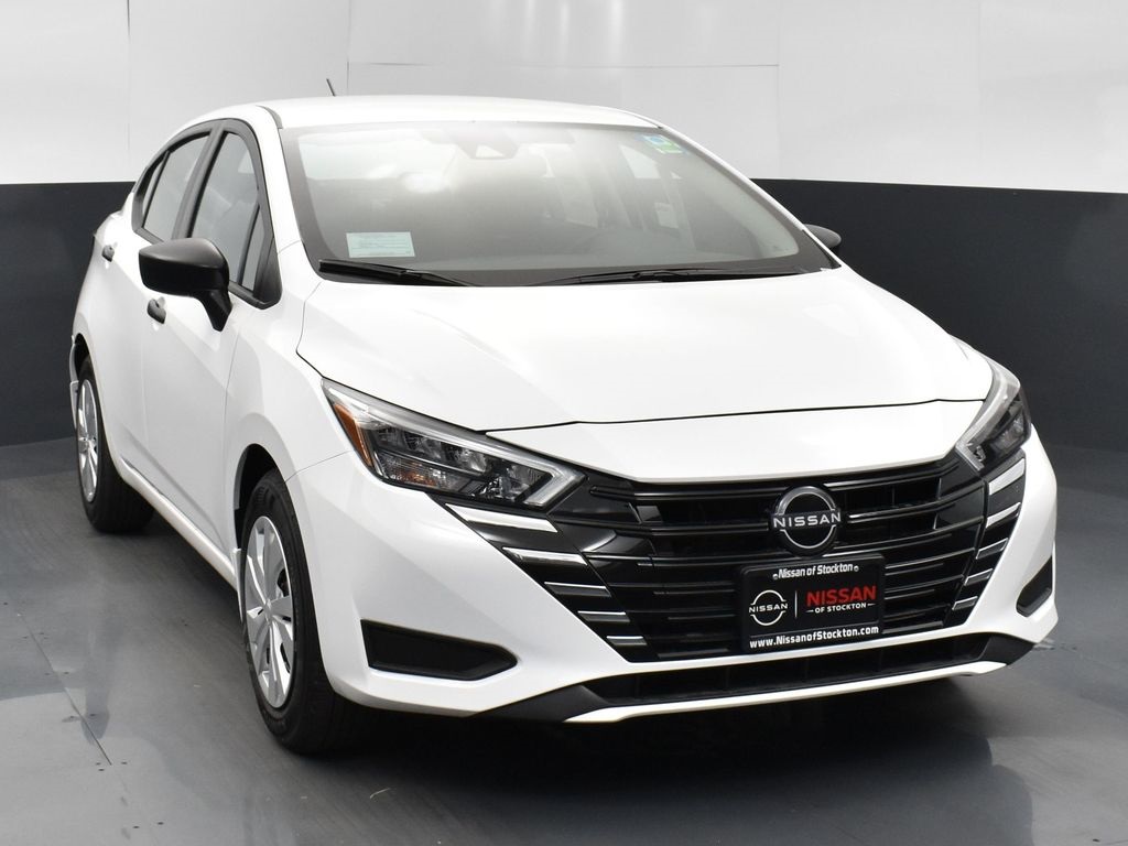 2025 Nissan Versa 1.6 S photo 2