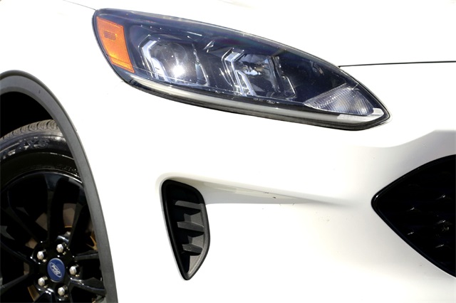 2020 Ford Escape SE Sport Hybrid photo 2