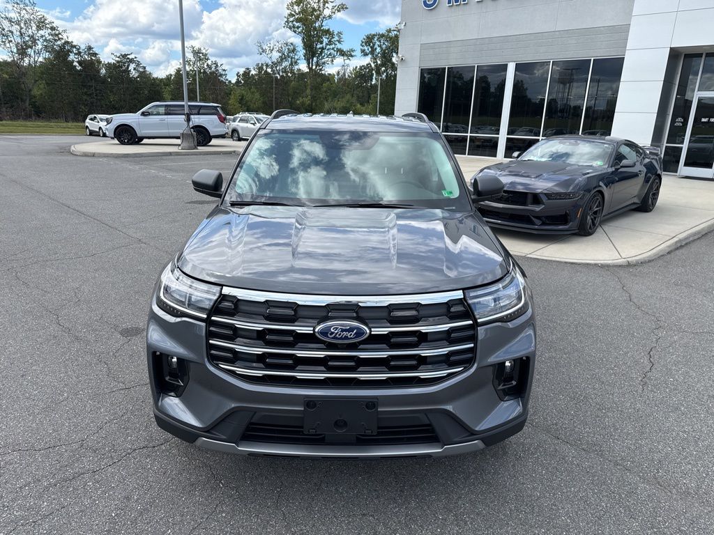 2025 Ford Explorer photo 8