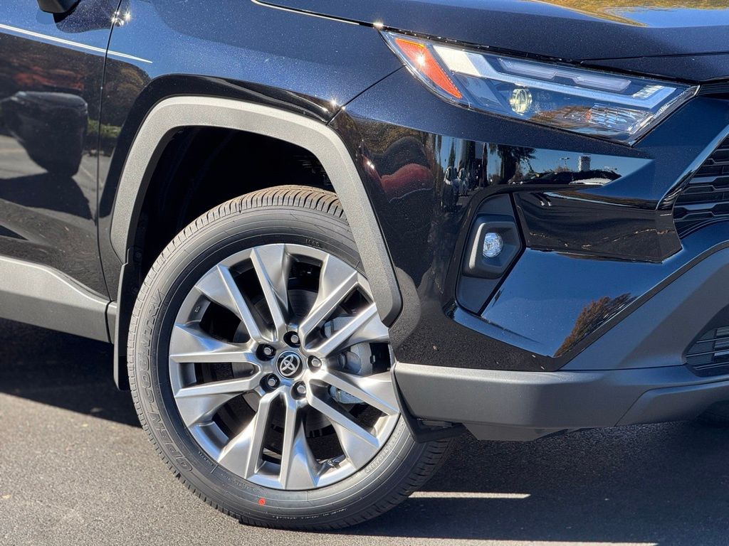 2025 Toyota RAV4 XLE Premium photo 3