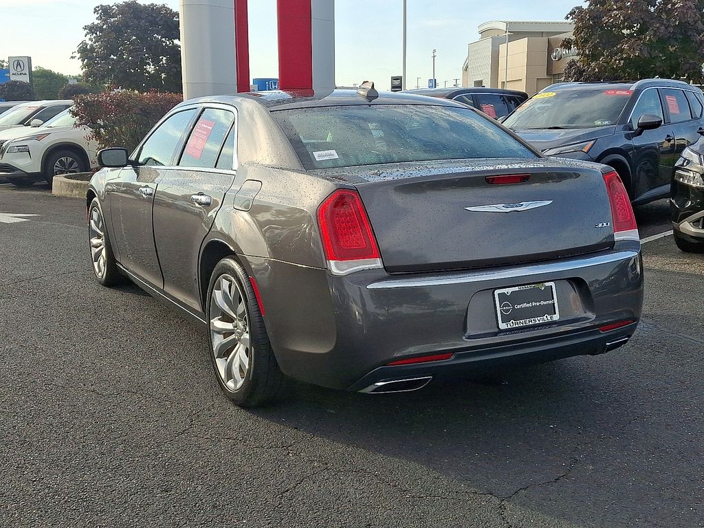 2018 Chrysler 300 Limited photo 2