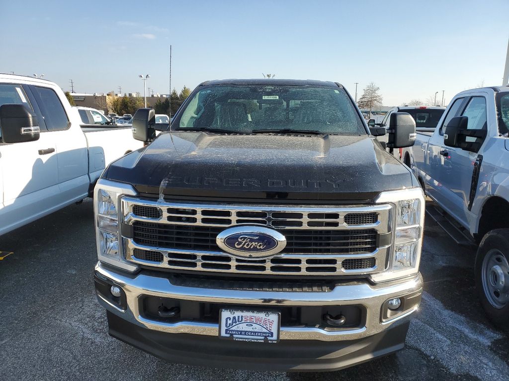 2025 Ford F-350 XLT photo 2