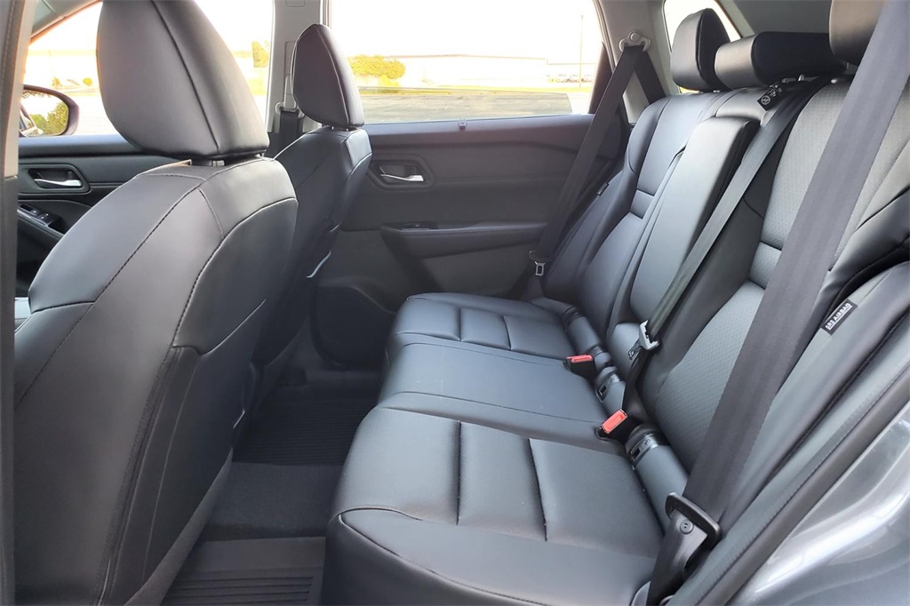 2025 Nissan Rogue SV photo 17