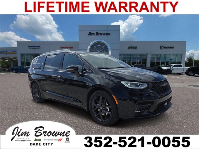 2026 Chrysler Pacifica Limited's photo