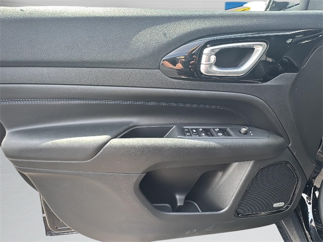 2025 Jeep Compass Latitude photo 4