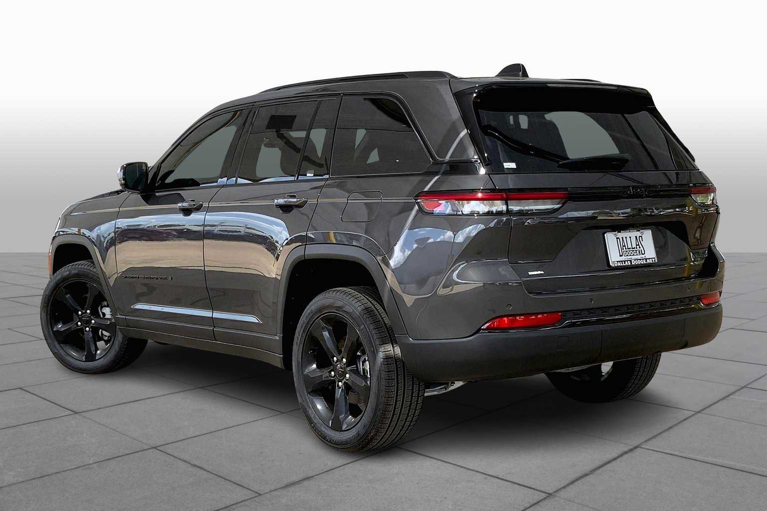 2025 Jeep Grand Cherokee Limited photo 11