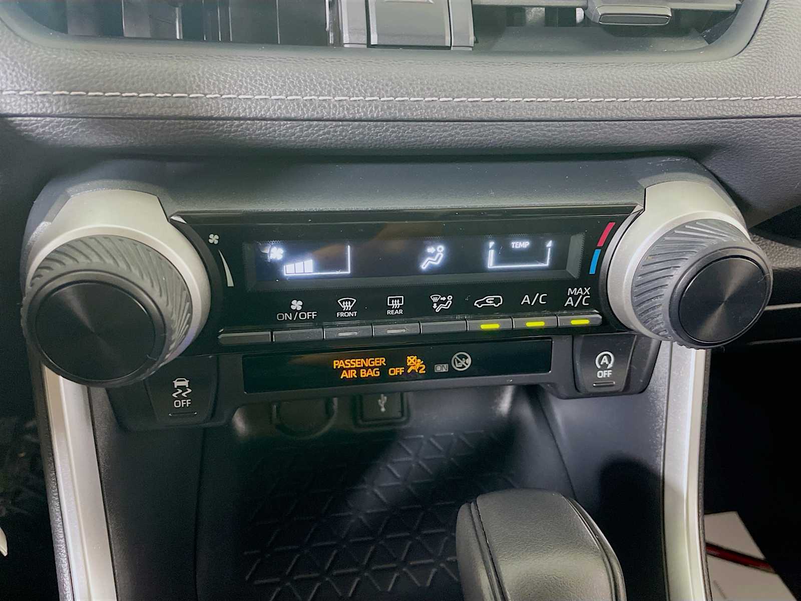 2021 Toyota RAV4 LE photo 12