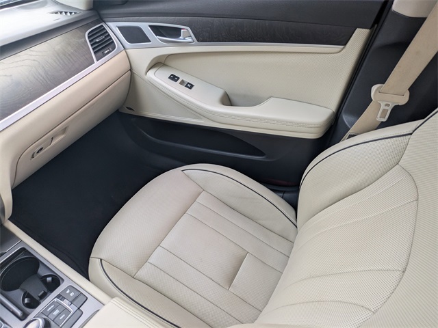 2015 Hyundai Genesis 5.0 photo 14