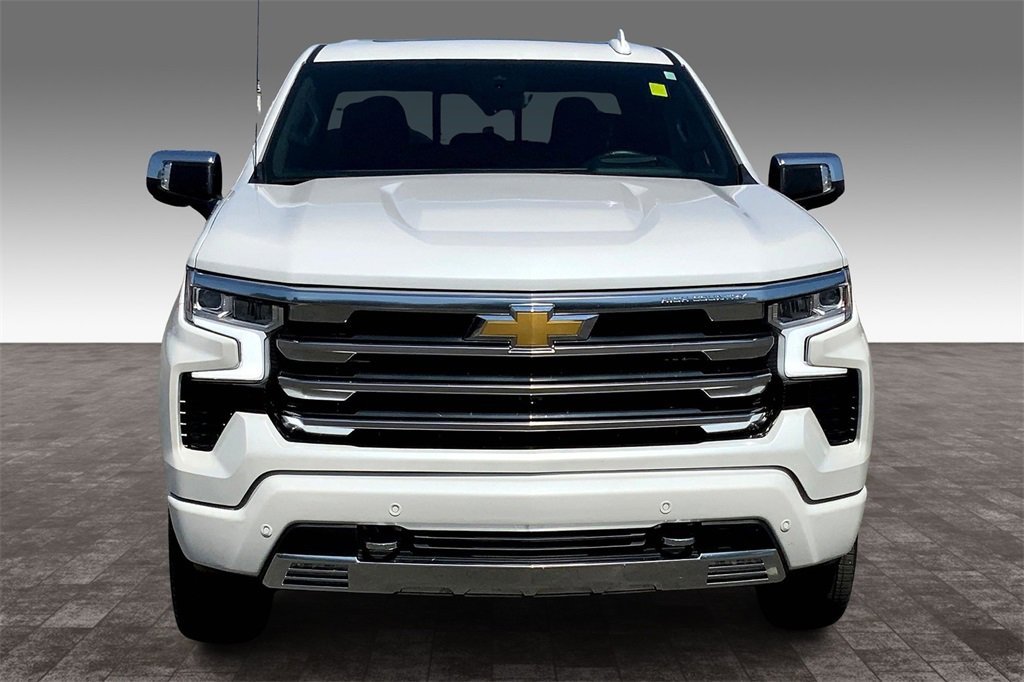 2025 Chevrolet Silverado 1500 High Country photo 3