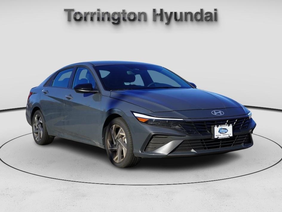 2025 Hyundai Elantra SEL's photo