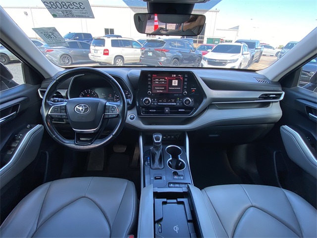 2021 Toyota Highlander XLE photo 14