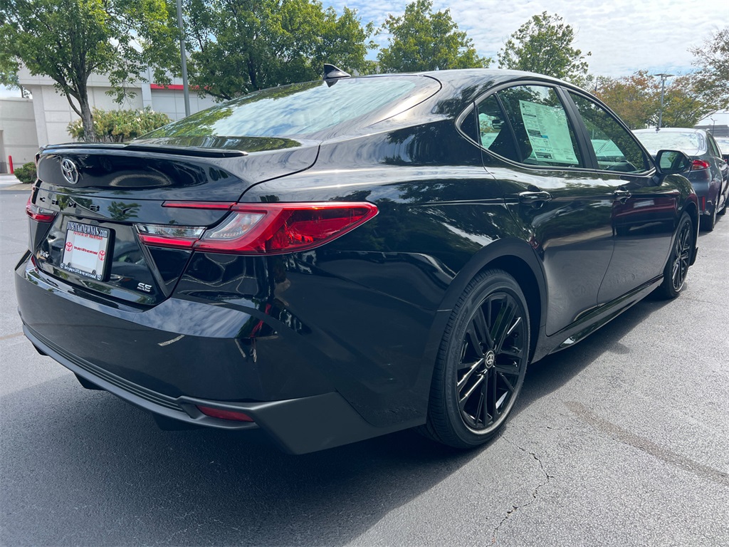 2025 Toyota Camry SE photo 3