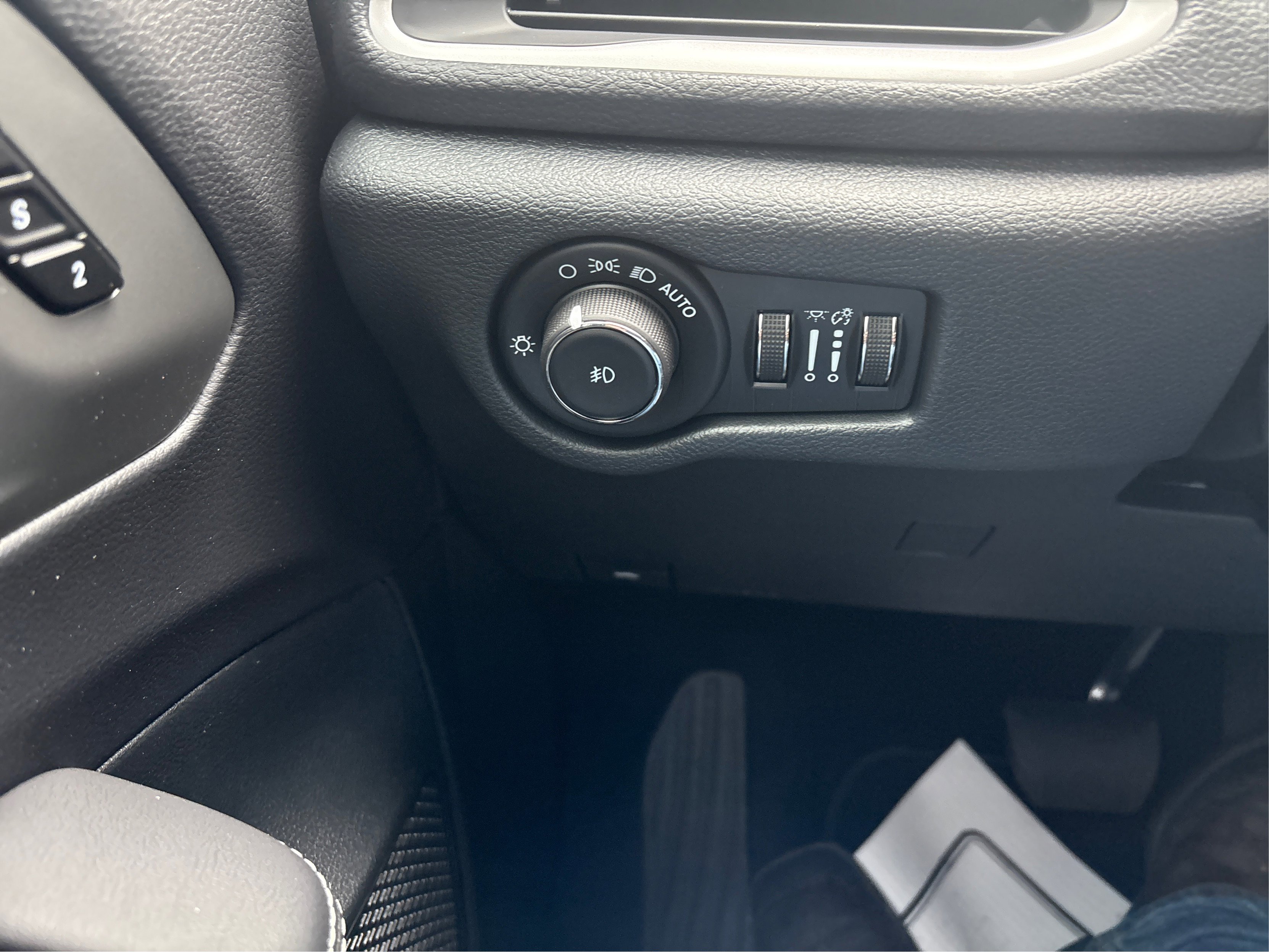 2025 Chrysler Pacifica photo 13