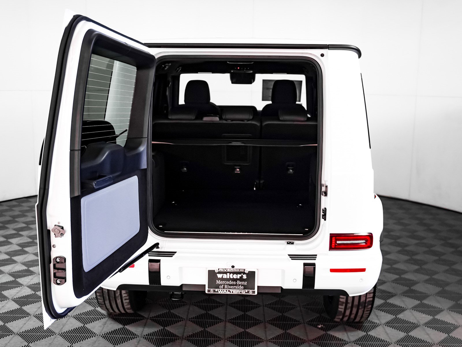 2025 Mercedes Benz G photo 9